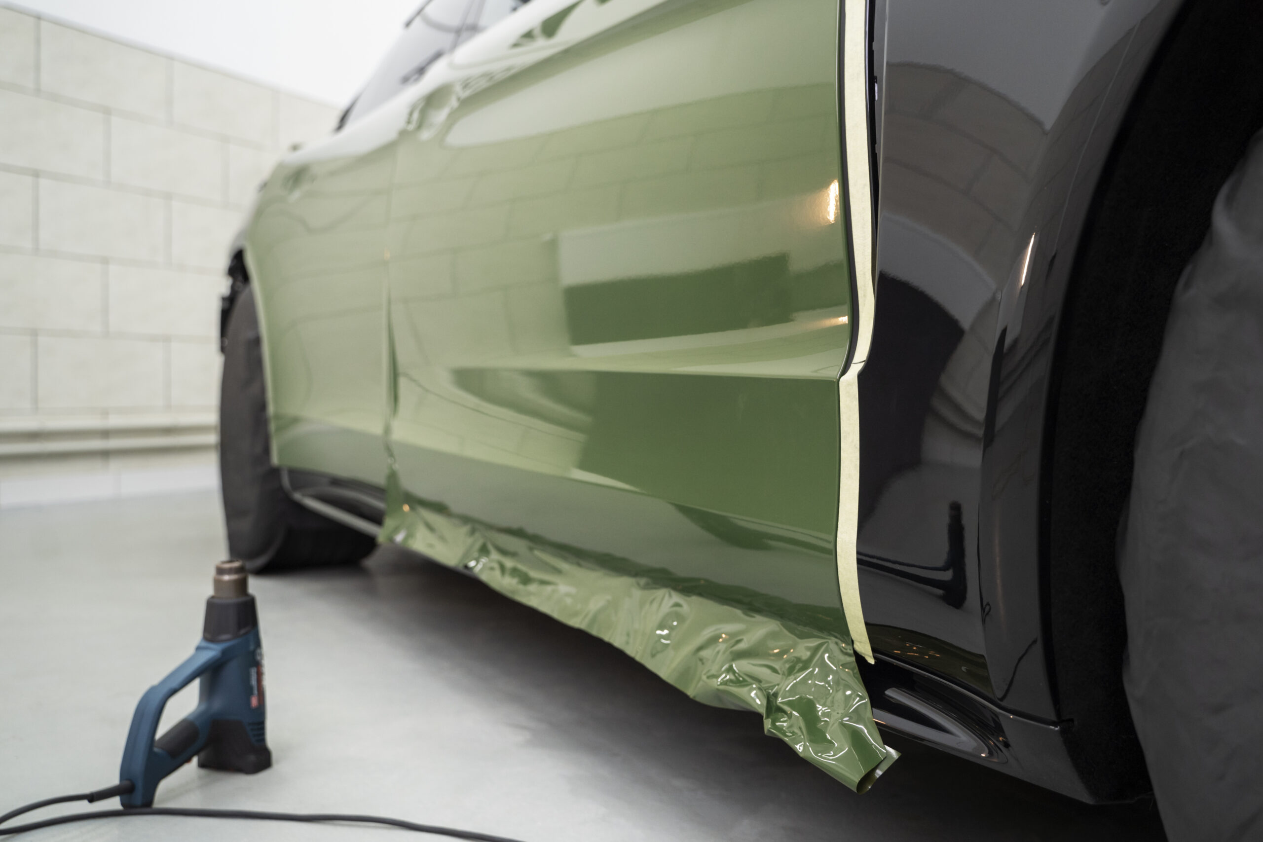 Car Wraps vs Resprays in Dubai – Which Is Right for You?